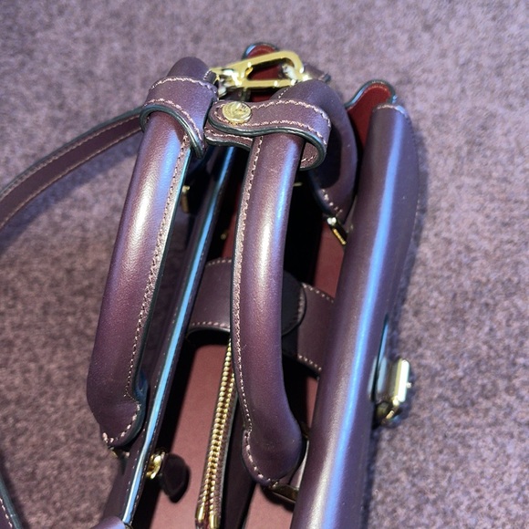 BURBERRY
Smooth Bonded Calfskin Small Saddle Tote plum - Picture 2 of 8